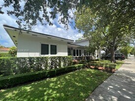2728 Kirk St in Miami, FL - Building Photo