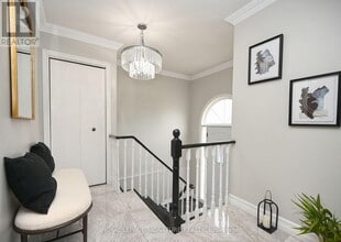 4 Royal Salisbury Way in Brampton, ON - Building Photo - Building Photo