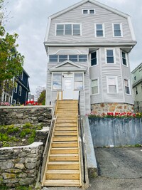 47 Sterling St