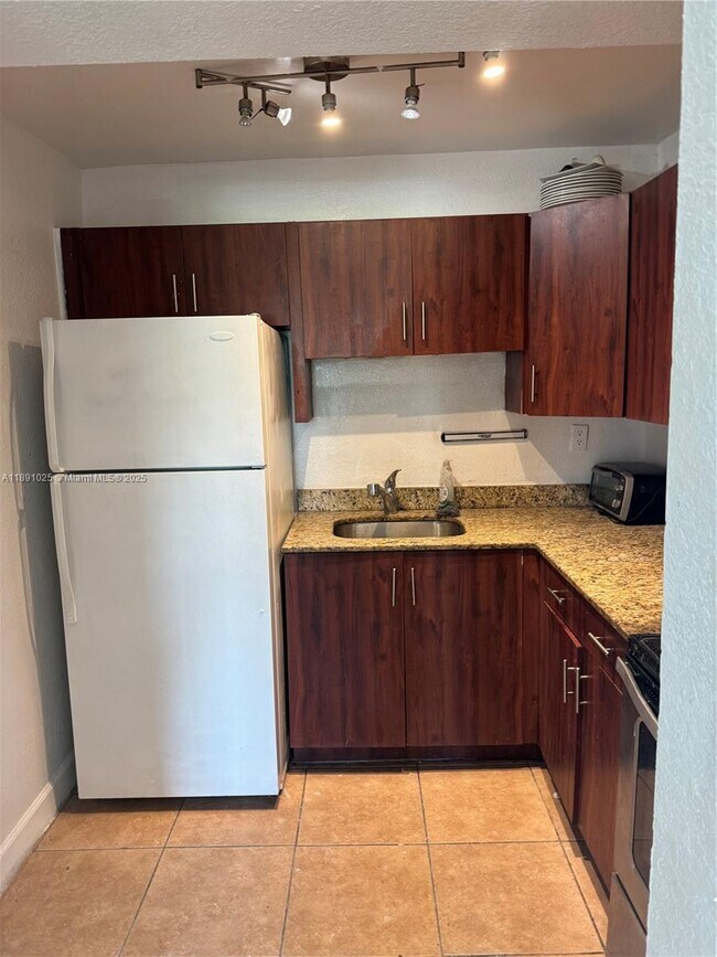 8045 NE 1st Ave in Miami, FL - Building Photo - Building Photo