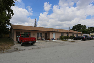 1086 NE 33rd St in Oakland Park, FL - Building Photo - Building Photo