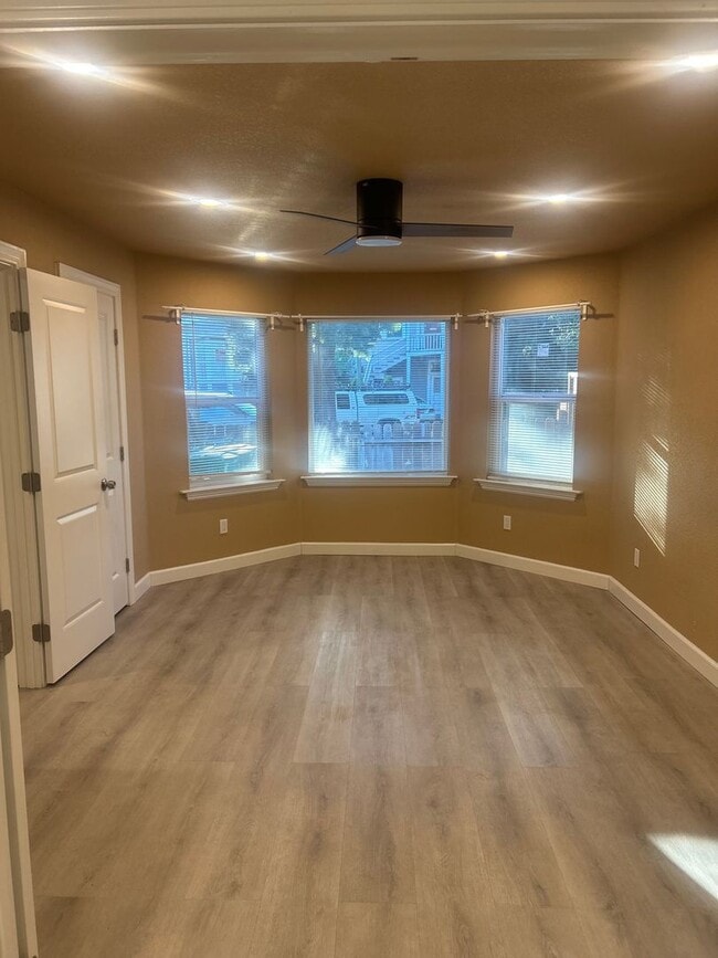 1106 Chester St in Oakland, CA - Building Photo - Building Photo