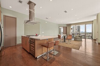 1600 Post Oak Blvd, Unit 1005 in Houston, TX - Building Photo - Building Photo