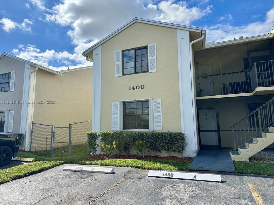 1400 Jefferson Dr in Florida City, FL - Building Photo