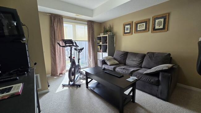 17 Cheltenham Rd in Barrie, ON - Building Photo - Building Photo