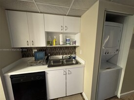 7451 NW 16th St, Unit 303 in Plantation, FL - Building Photo - Building Photo