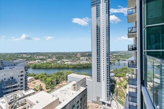 610 Davis St, Unit 2505 in Austin, TX - Foto de edificio - Building Photo