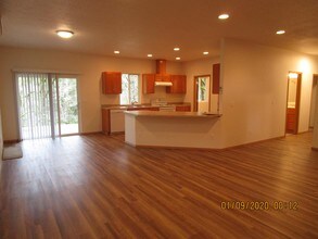 24043 Patton Loop SE in Lyons, OR - Building Photo - Building Photo