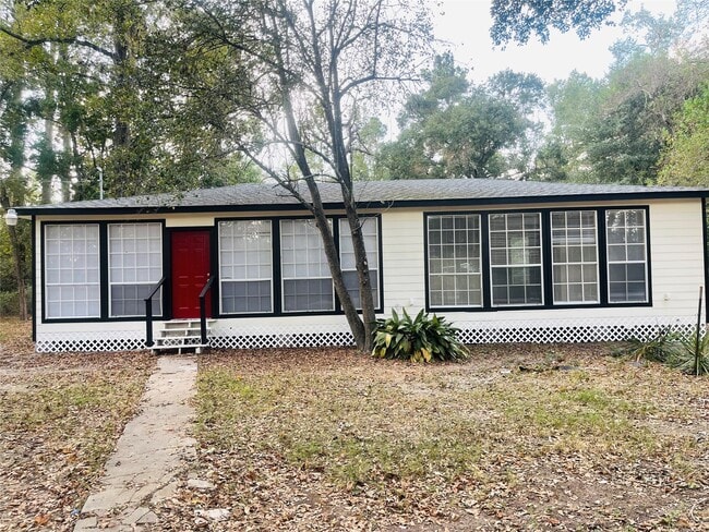 property at 16643 Lake Cir