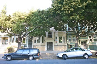 585 Dolores in San Francisco, CA - Foto de edificio - Building Photo