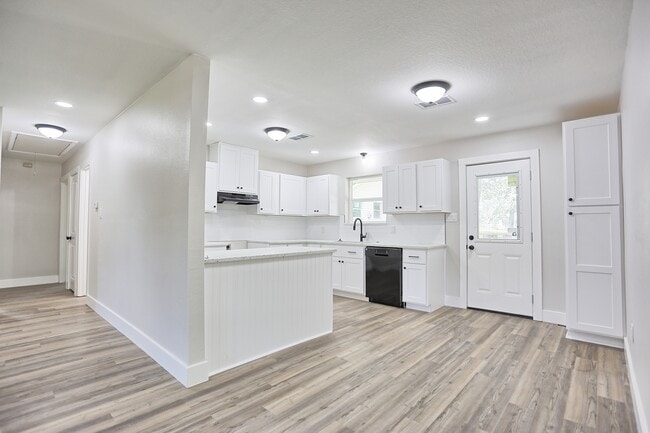 property at 704 Natchez River Cir