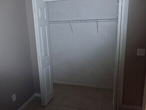 5039 Locke Ln in Lehigh Acres, FL - Foto de edificio - Building Photo