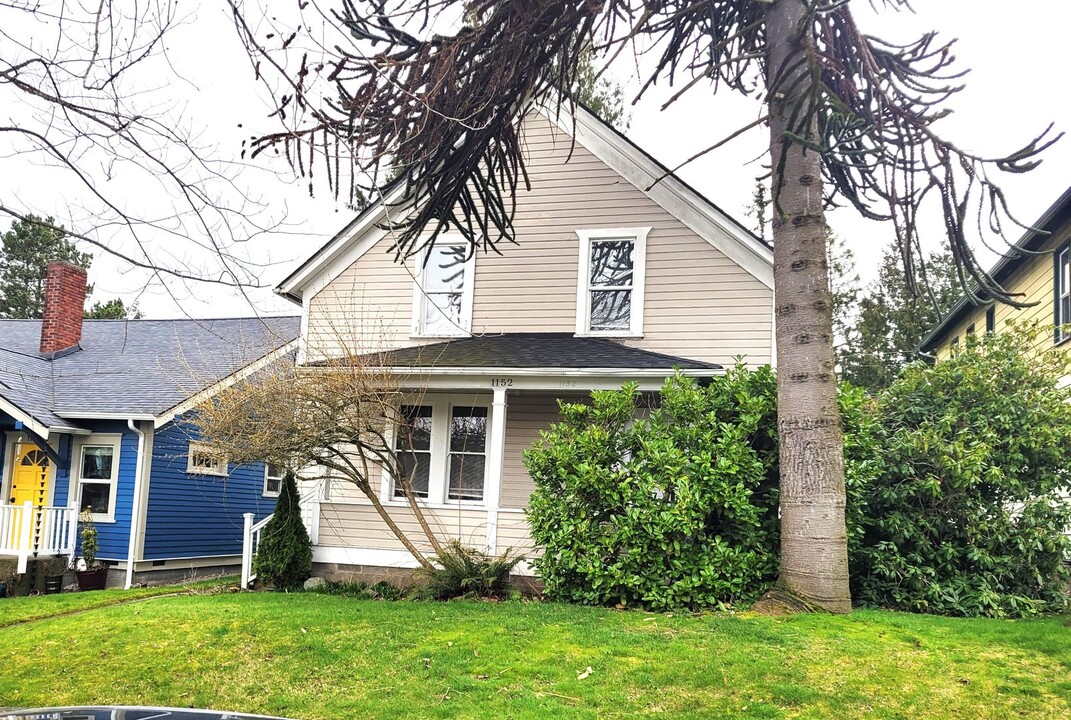 1152 Ellis St in Bellingham, WA - Building Photo