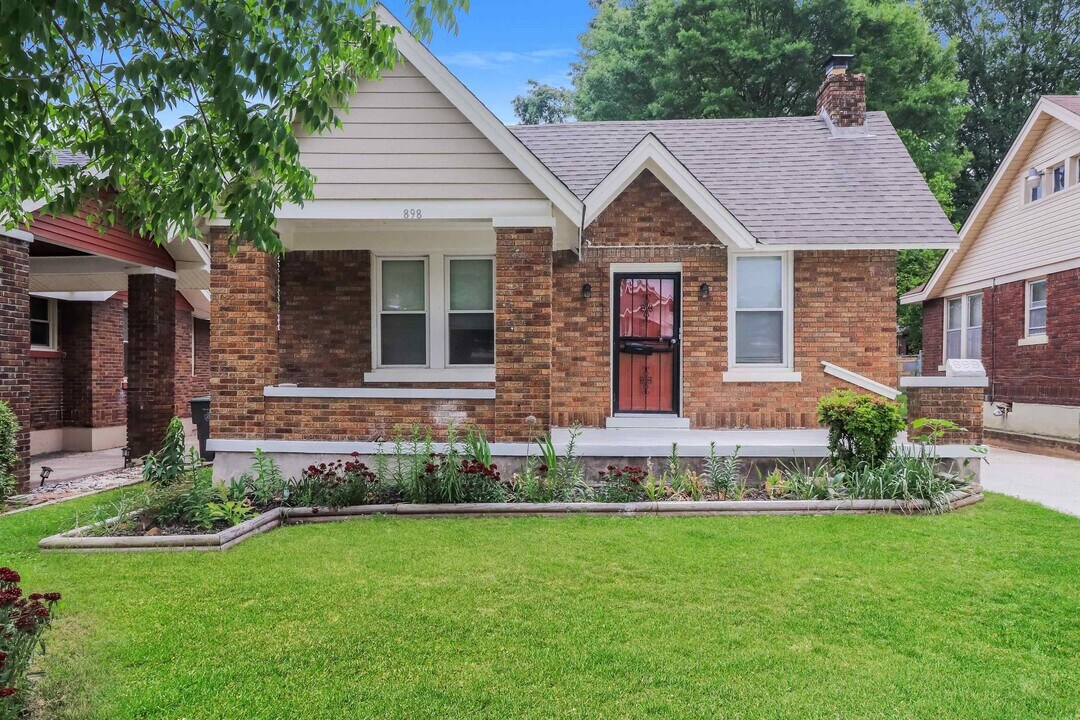 898 N Evergreen St in Memphis, TN - Building Photo