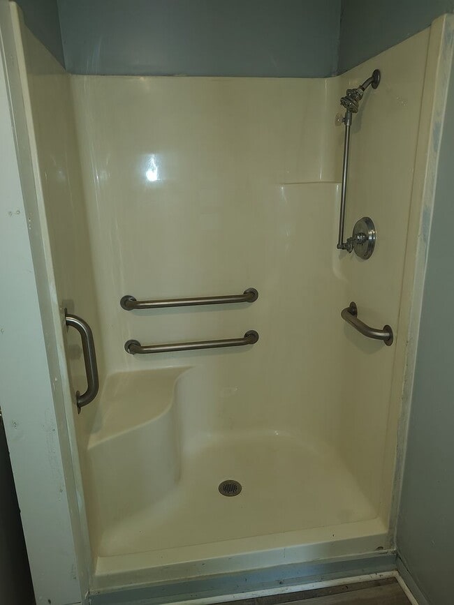 511 W 2nd St in Pittsburg, KS - Building Photo - Building Photo