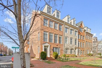 5174 Brawner Pl in Alexandria, VA - Foto de edificio - Building Photo