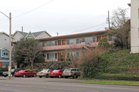 6030 Fauntleroy Way in Seattle, WA - Foto de edificio - Building Photo