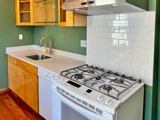 32 Fairmont Ave, Unit 32 Fairmont Ave, Unit 32 Fairmont Ave