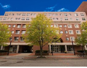 20 Webster St, Unit 301 in Brookline, MA - Building Photo - Building Photo