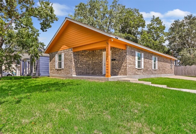 520 E Defee Ave in Baytown, TX - Building Photo - Building Photo