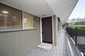 3200-3236 SW Marigold St in Portland, OR - Foto de edificio - Building Photo