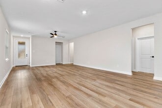 1111 Whispering Winds Dr in Beasley, TX - Building Photo - Building Photo