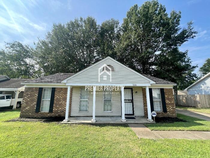 7093 Dokkum Dr in Memphis, TN - Foto de edificio