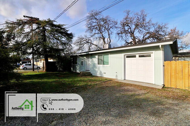 2835 Reservoir Ln in Redding, CA - Building Photo - Building Photo
