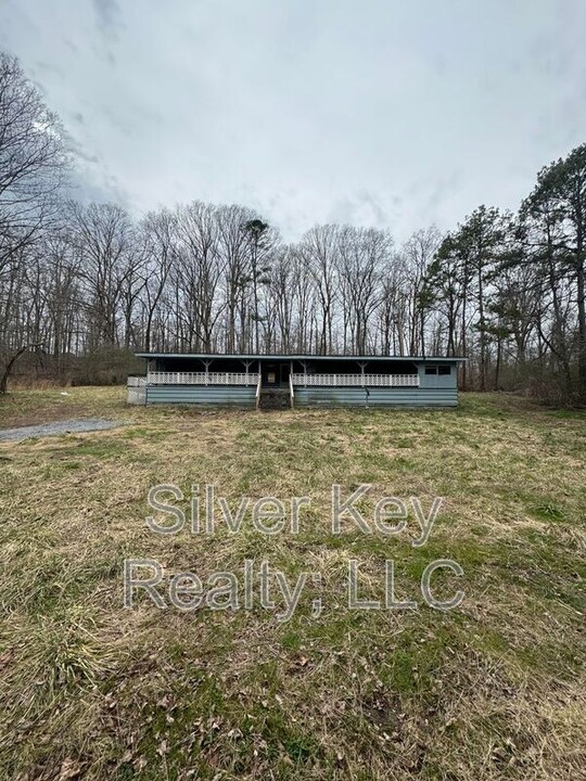 2476 Co Rd 50 in Riceville, TN - Building Photo