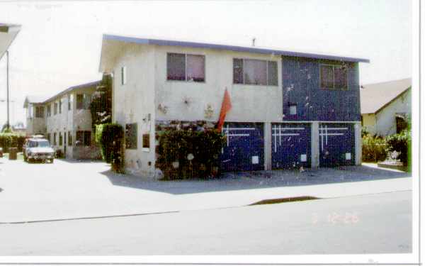 Plymouth Street Apartments in Long Beach, CA - Building Photo