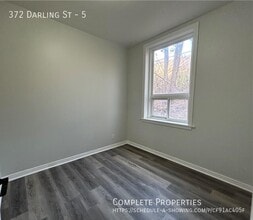 372 Darling St in Brantford, ON - Building Photo - Building Photo