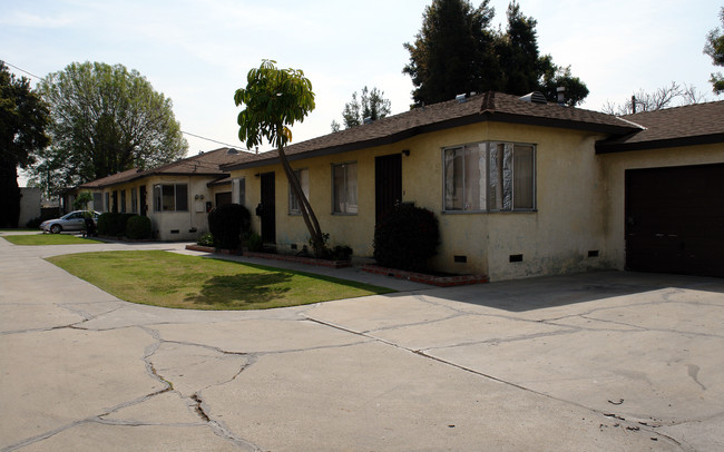 10900-10904 Larch Ave in Inglewood, CA - Building Photo - Building Photo