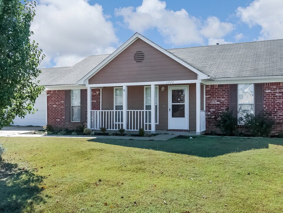 1777 Mary Payton Cove in Southaven, MS - Building Photo