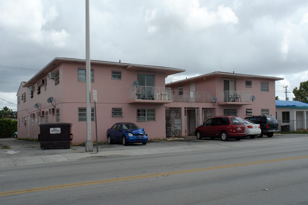 255 E 9th St in Hialeah, FL - Building Photo