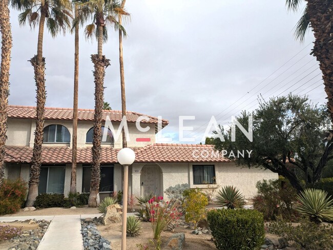 1854 N Mira Loma Way in Palm Springs, CA - Foto de edificio - Building Photo