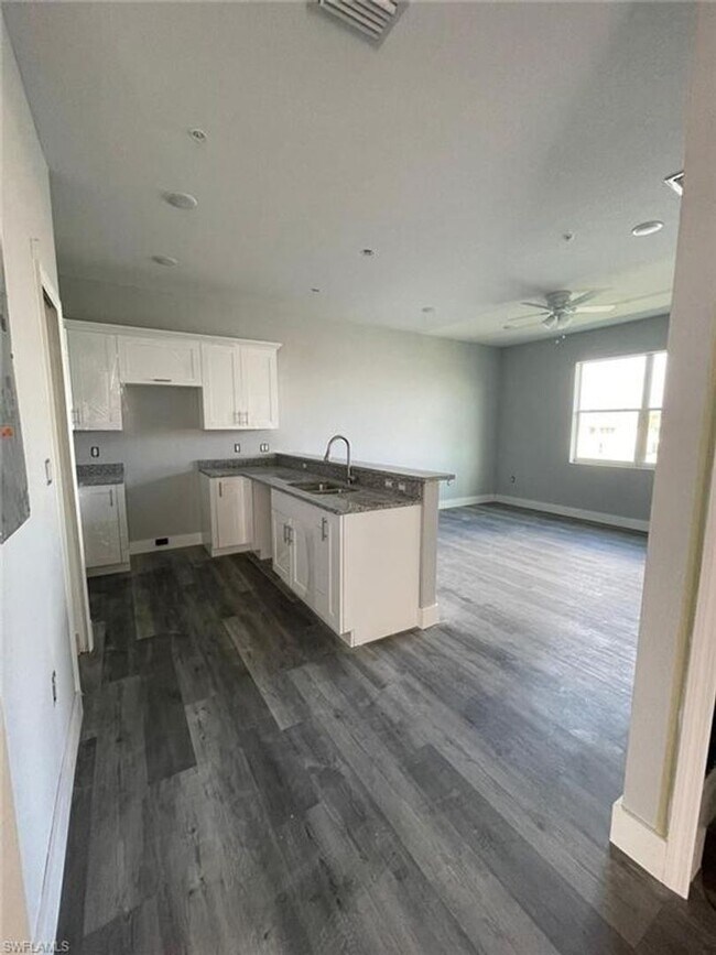 275 SW 4th St-Unit -@103 in Cape Coral, FL - Building Photo - Building Photo