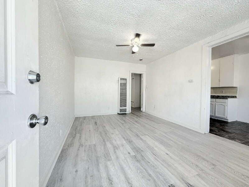 8508 1/4 San Pedro Street in Los Angeles, CA - Building Photo