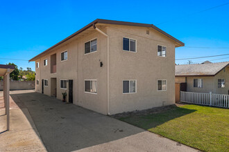 128-134 E B St in Port Hueneme, CA - Building Photo - Building Photo