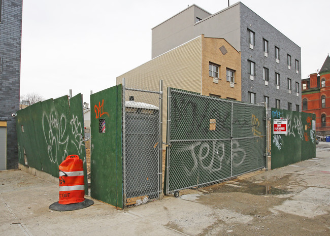 682-692 Bushwick Ave in Brooklyn, NY - Building Photo - Building Photo