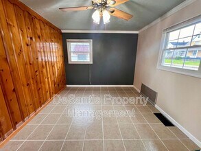 829 6th Ave in Coraopolis, PA - Building Photo - Building Photo