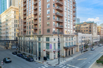 State Place Tower in Chicago, IL - Building Photo - Building Photo