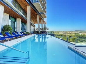 70 Rainey St in Austin, TX - Foto de edificio - Building Photo