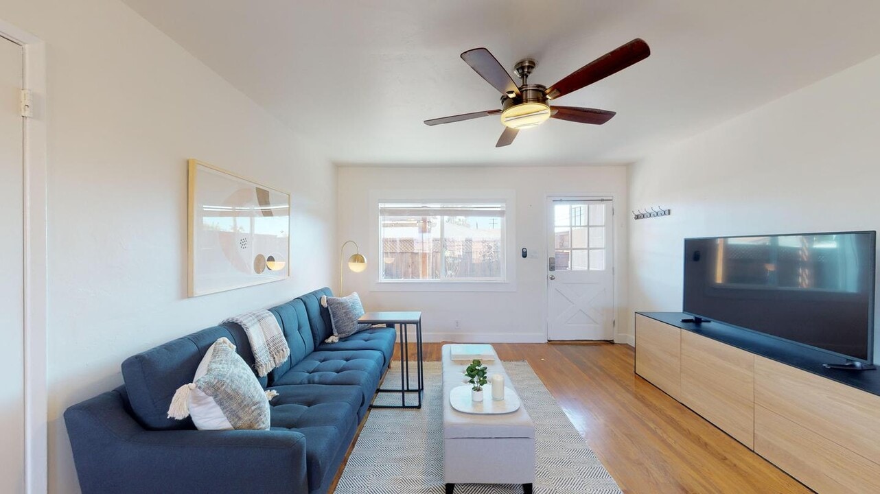 3214 Vancouver Ave in San Diego, CA - Building Photo