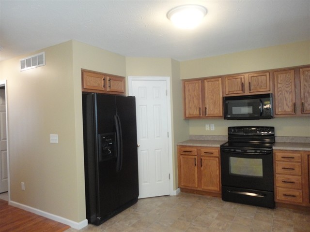 7714 Sycamore Woods Ln in Hamilton, OH - Building Photo - Building Photo