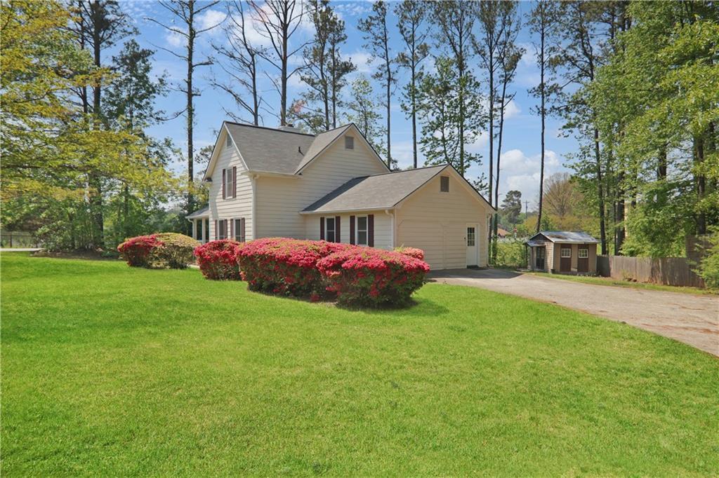 490 Benson Hurst Dr SW in Mableton, GA - Building Photo