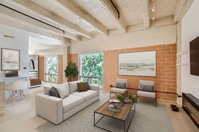 property at 1115 S Alamo St