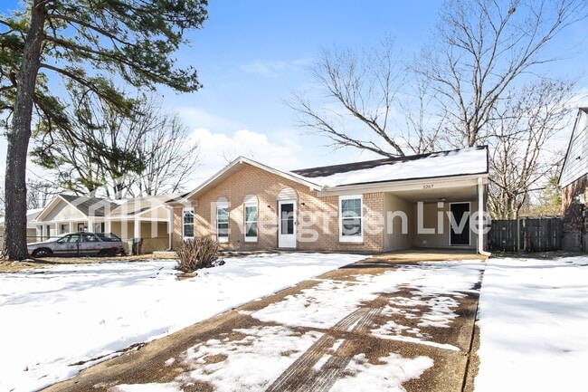 5267 Broken Oak Dr in Memphis, TN - Building Photo - Building Photo