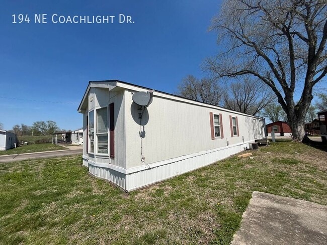 194 Coachlight Dr in Topeka, KS - Building Photo - Building Photo