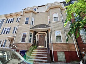 599-601-601 E 5th St, Unit 3 in Boston, MA - Building Photo