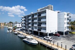 3642 NE 171 St in North Miami Beach, FL - Building Photo